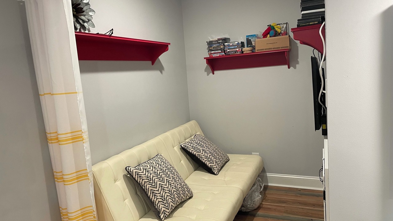 Photo of Livingroom in Chapel Hill