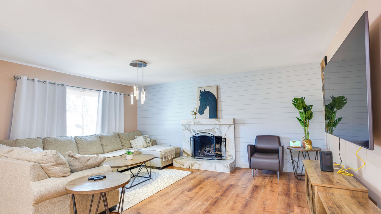 Photo of Livingroom in East Grove