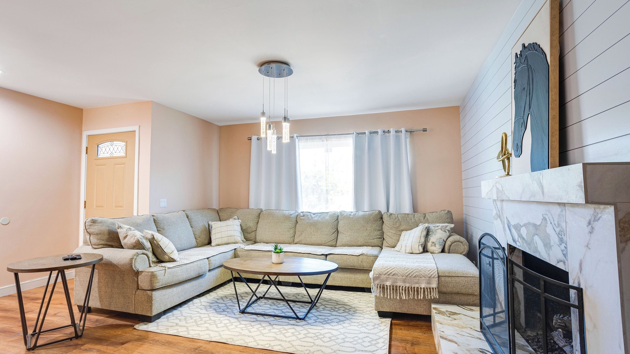 Photo of Livingroom in East Grove