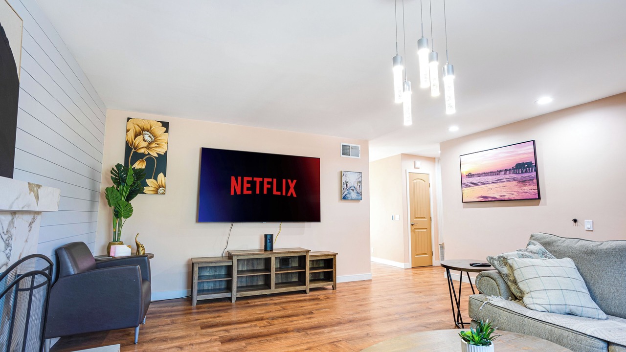 Photo of Livingroom in East Grove
