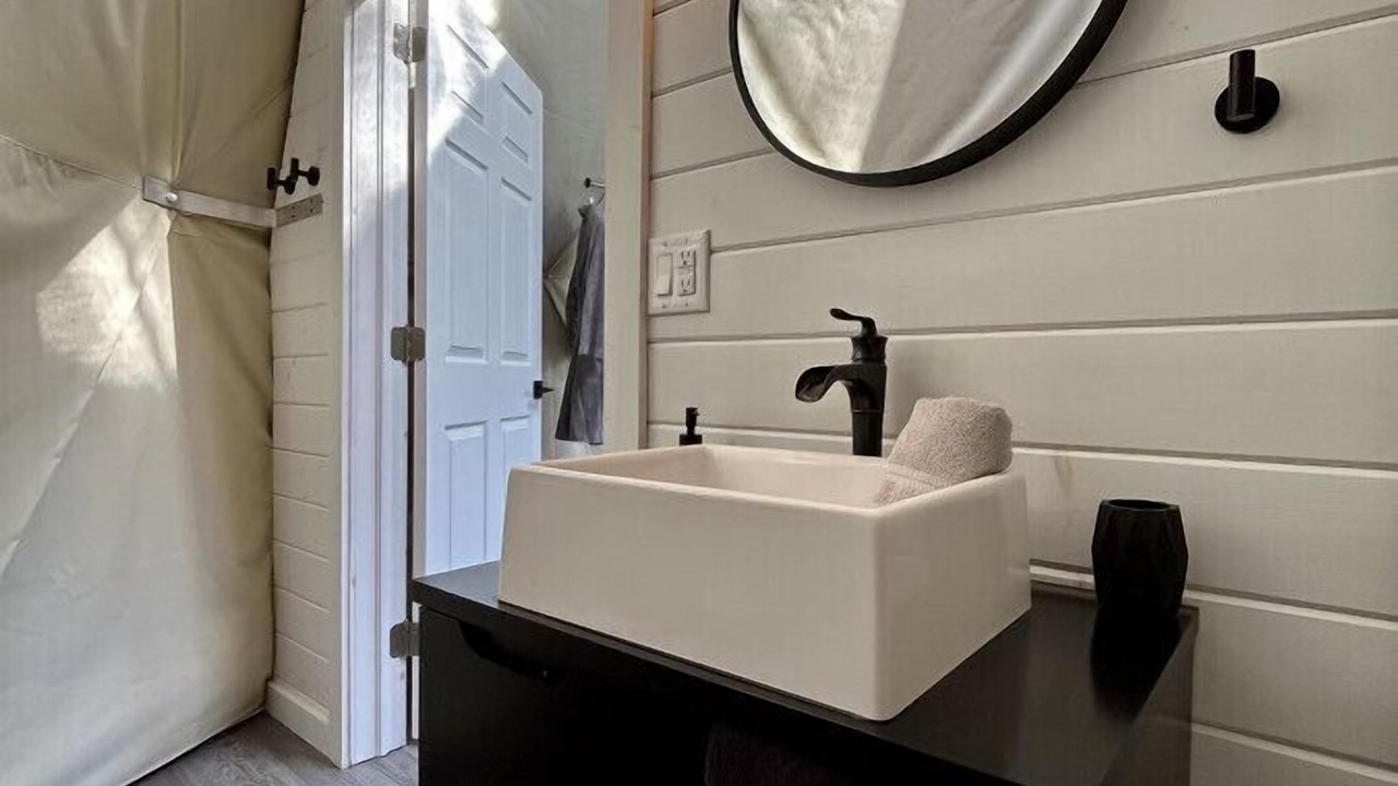 Photo of Bathroom in West Bay