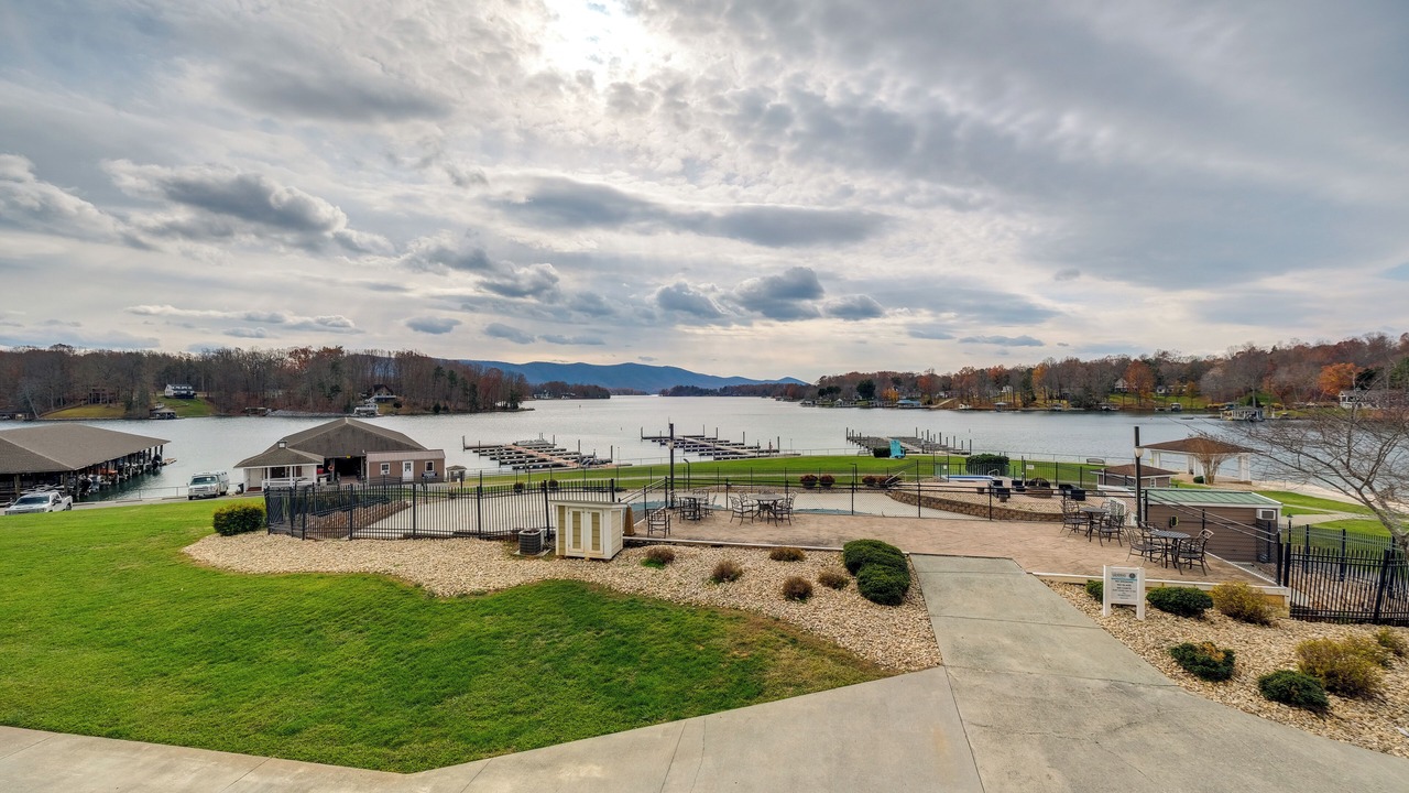 Photo of Outdoor in Smith Mountain Lake