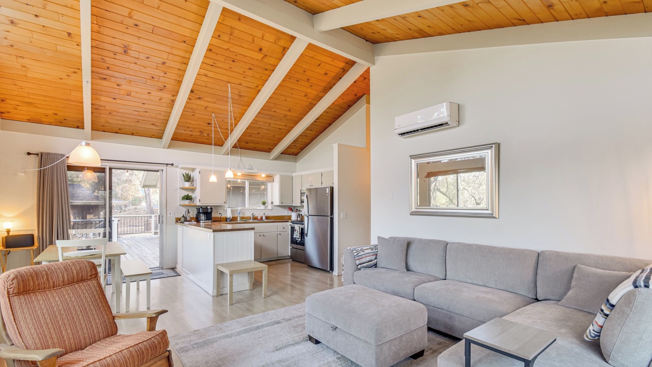 Photo of Livingroom in Groveland