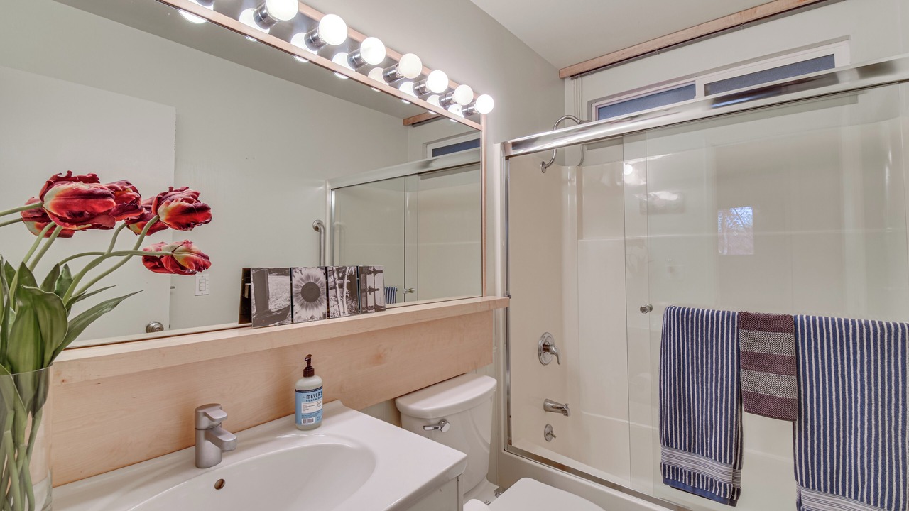Photo of Bathroom in Groveland