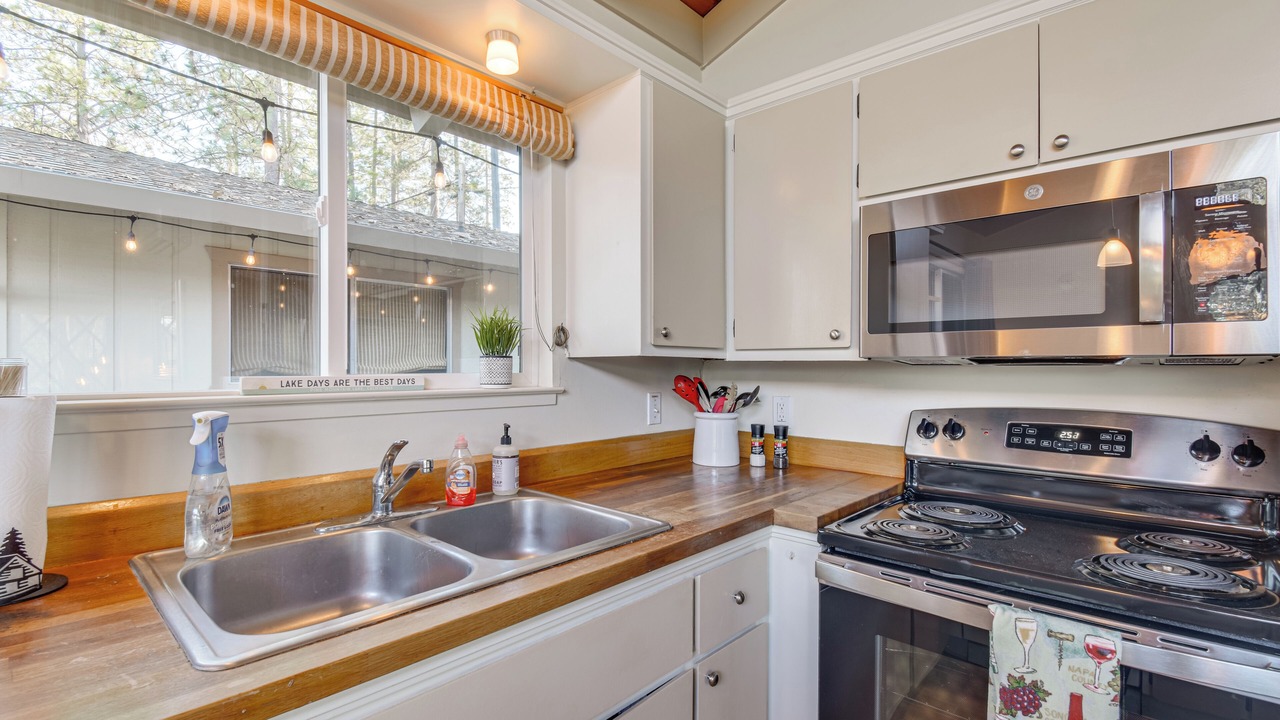 Photo of Kitchen in Groveland