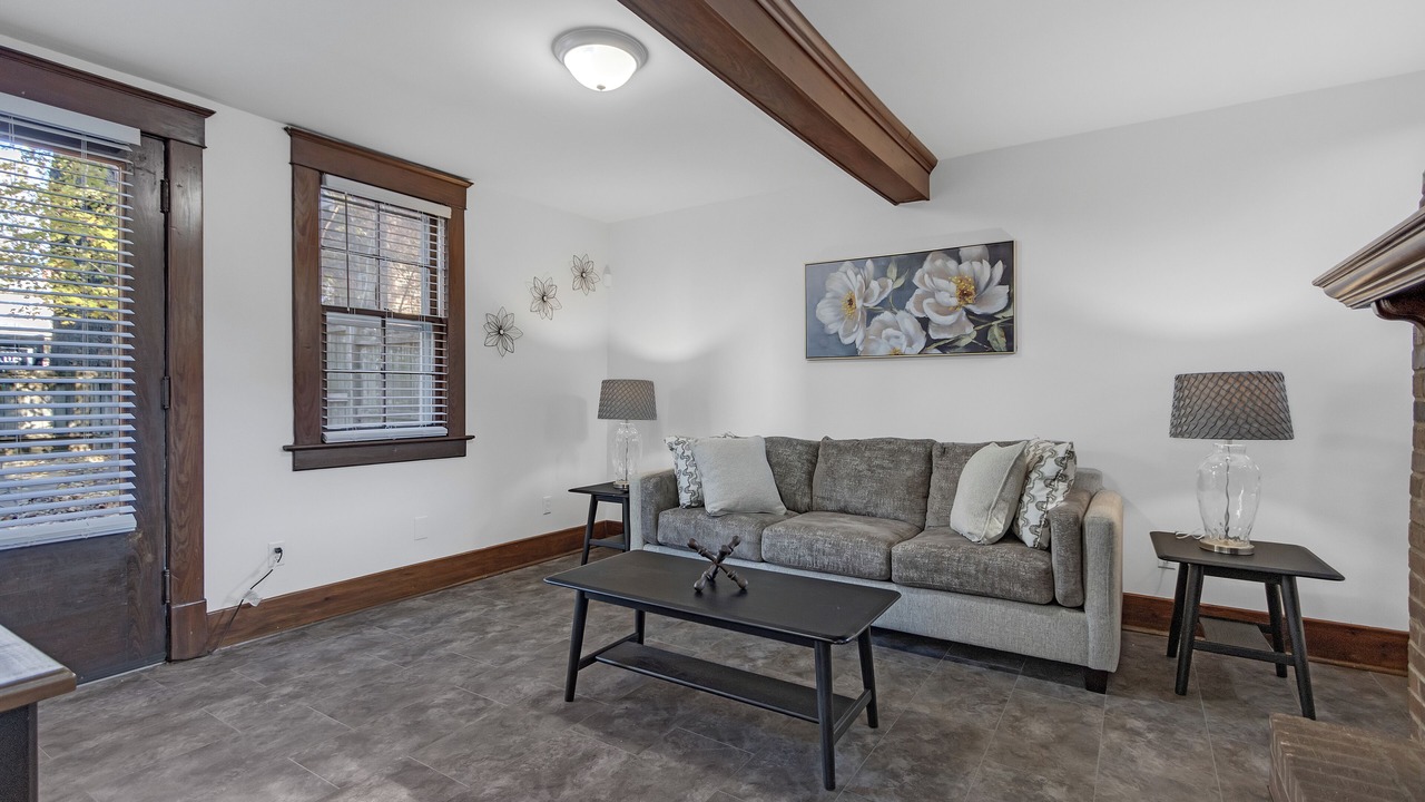 Photo of Livingroom in Central Gardens