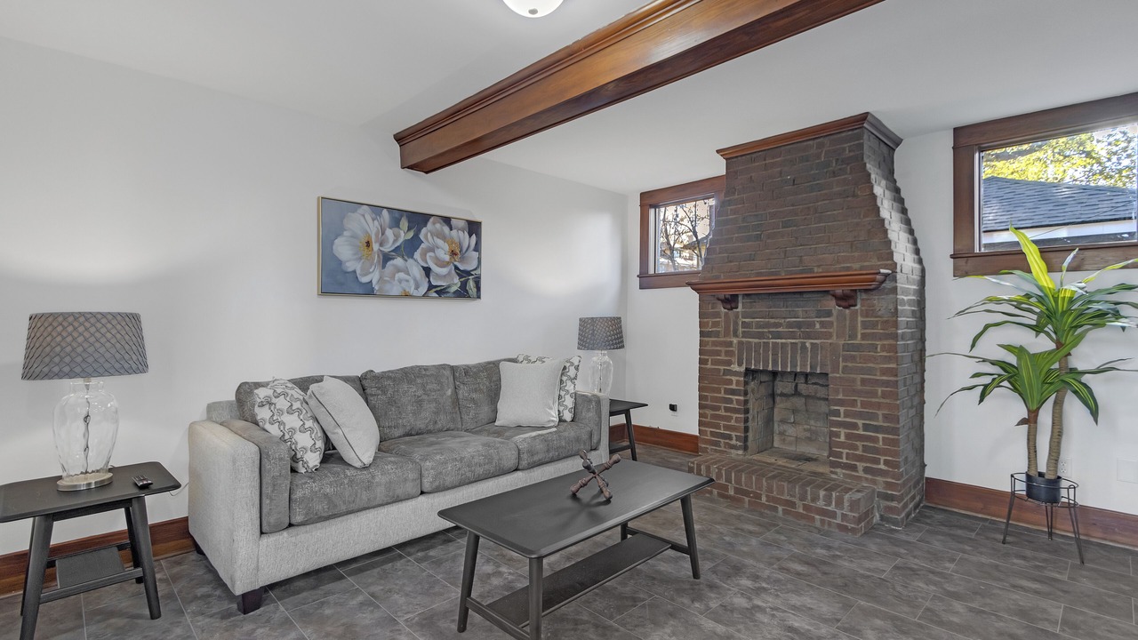 Photo of Livingroom in Central Gardens
