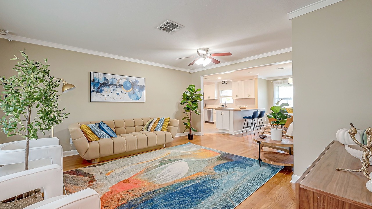 Photo of Livingroom in Willow Meadows/Willowbend Area