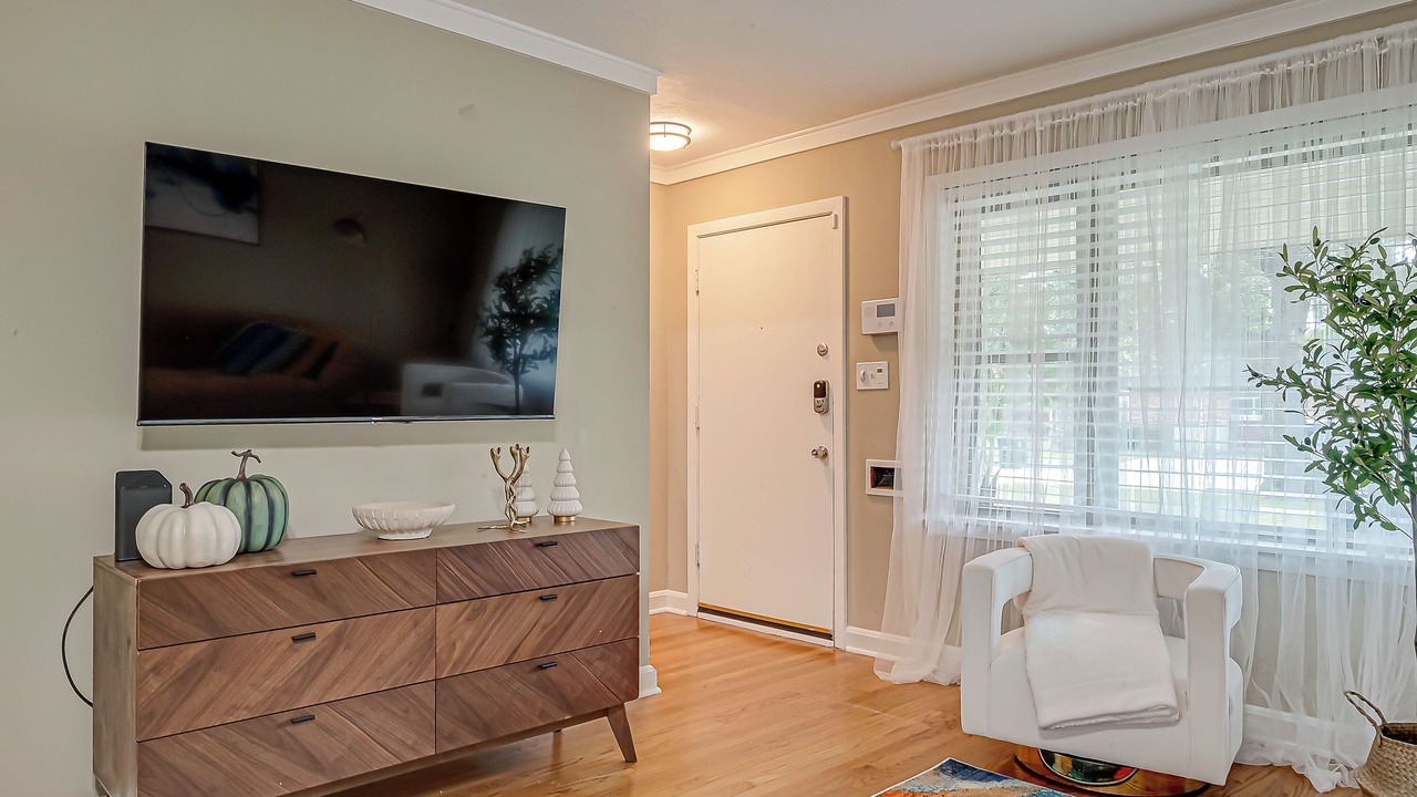 Photo of Livingroom in Willow Meadows/Willowbend Area