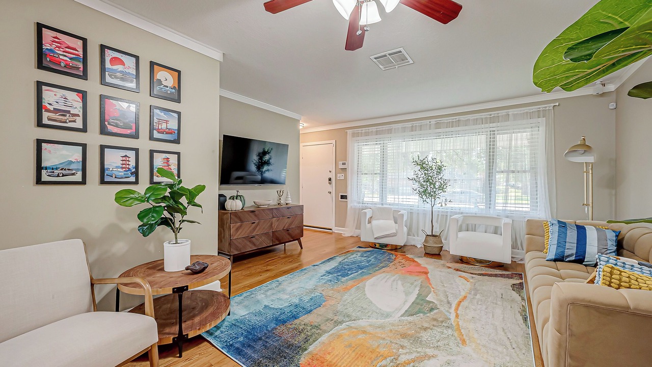 Photo of Livingroom in Willow Meadows/Willowbend Area