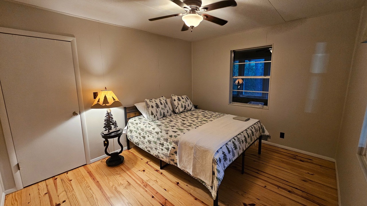 Photo of Bedroom in Grubville