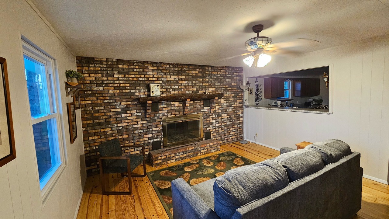 Photo of Livingroom in Grubville