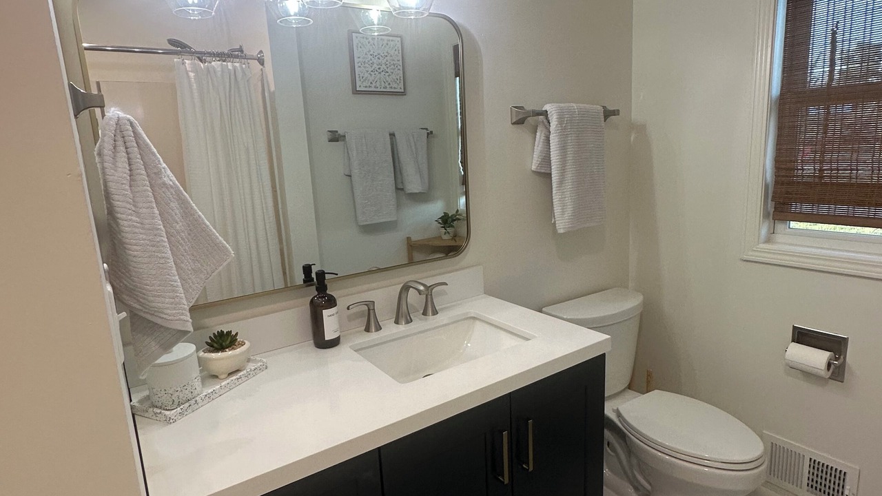 Photo of Bathroom in Kutzky Park