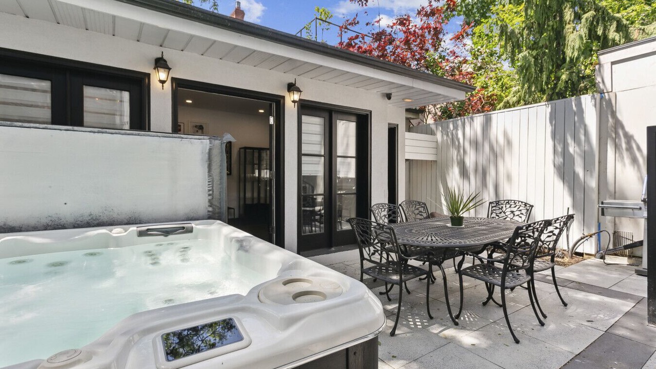 Photo of Outdoor in Yorkville