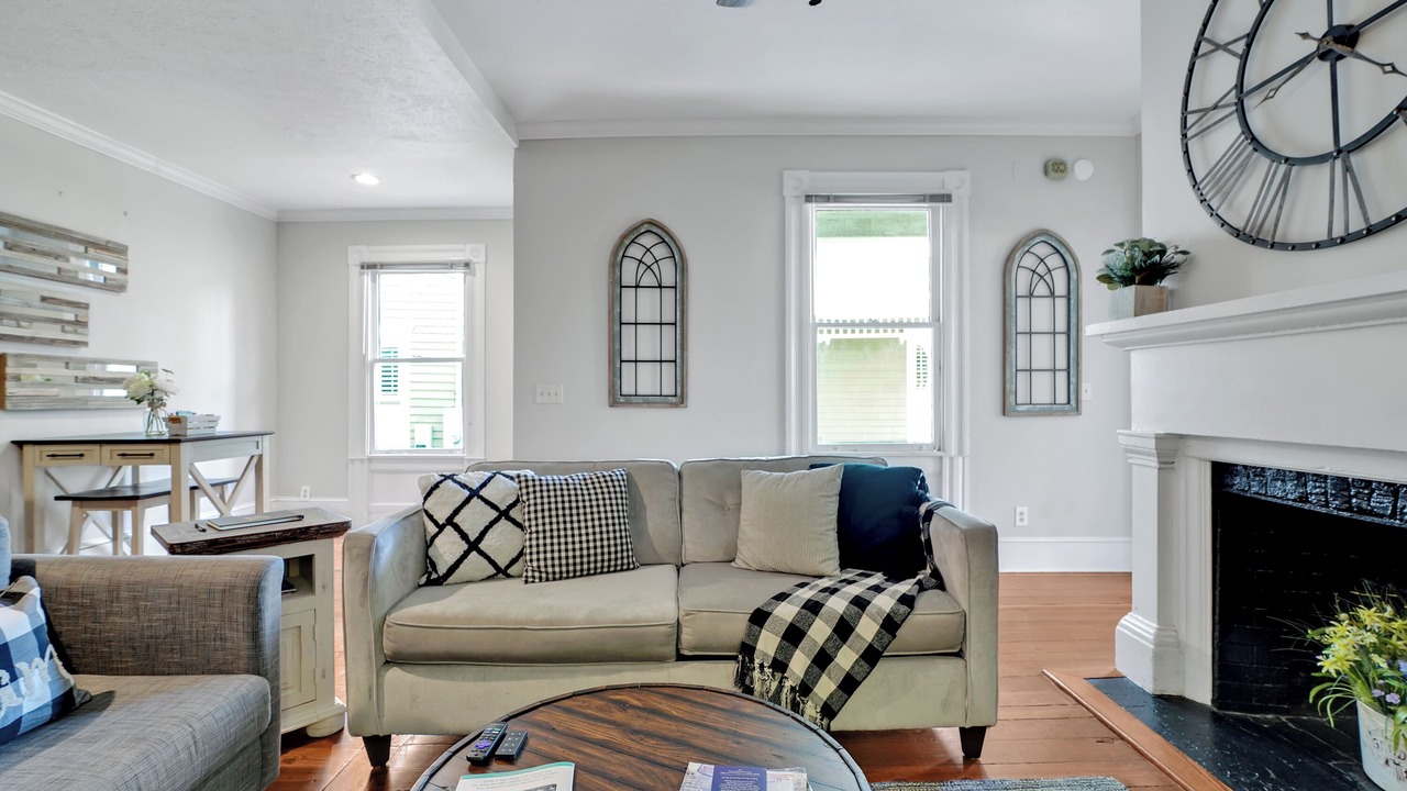 Photo of Livingroom in Wilmington Historic District