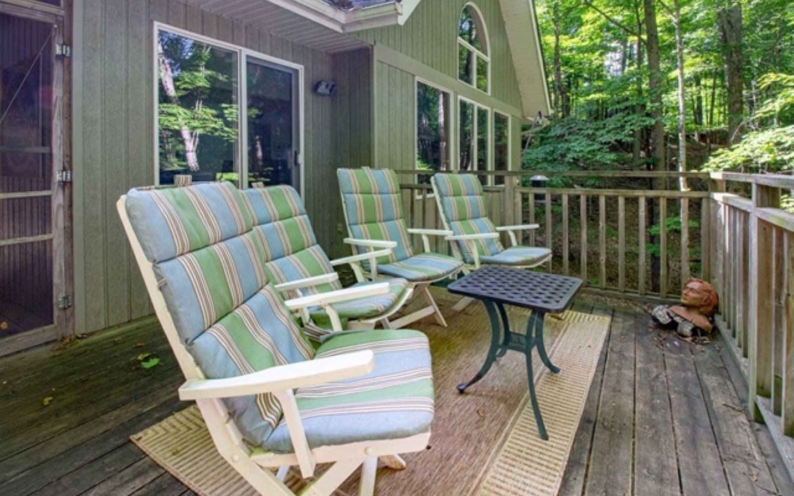 Photo of Patio Balcony in North Kawartha