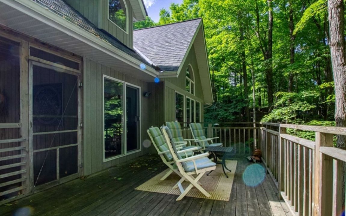 Photo of Patio Balcony in North Kawartha