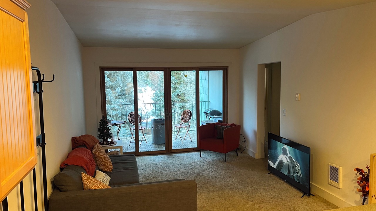 Photo of Livingroom in Warm Springs