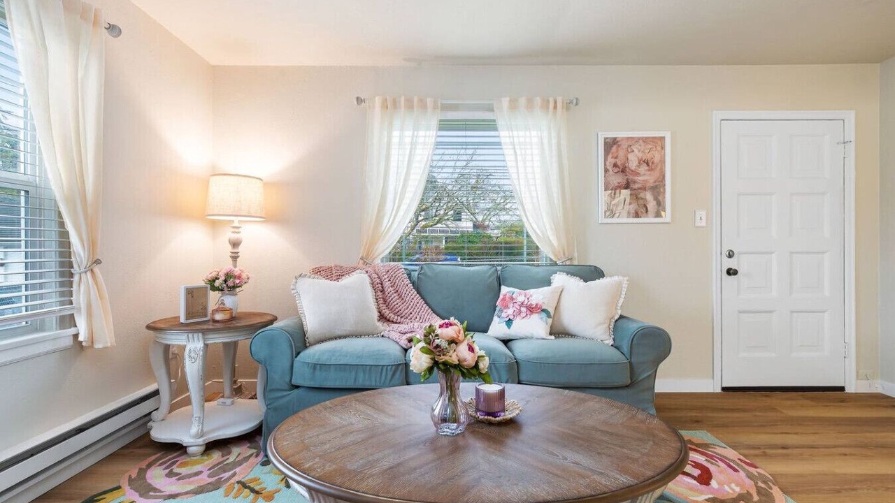 Photo of Livingroom in Lakewood