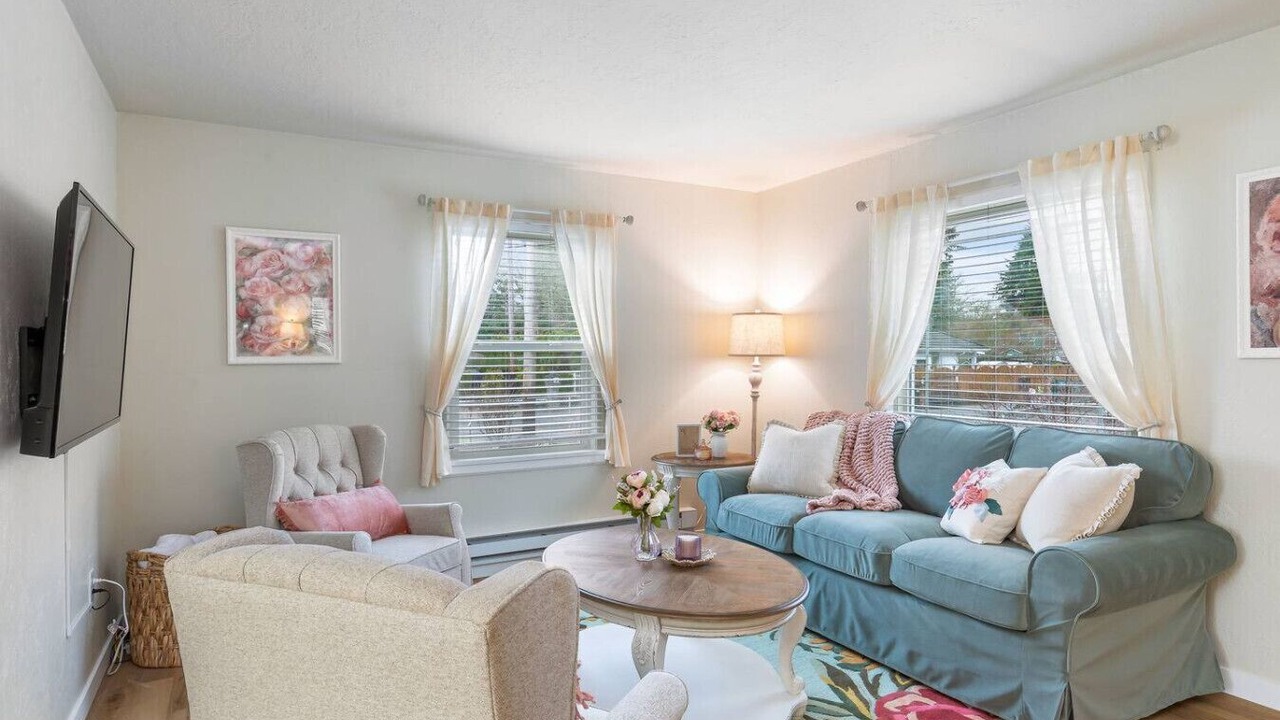 Photo of Livingroom in Lakewood