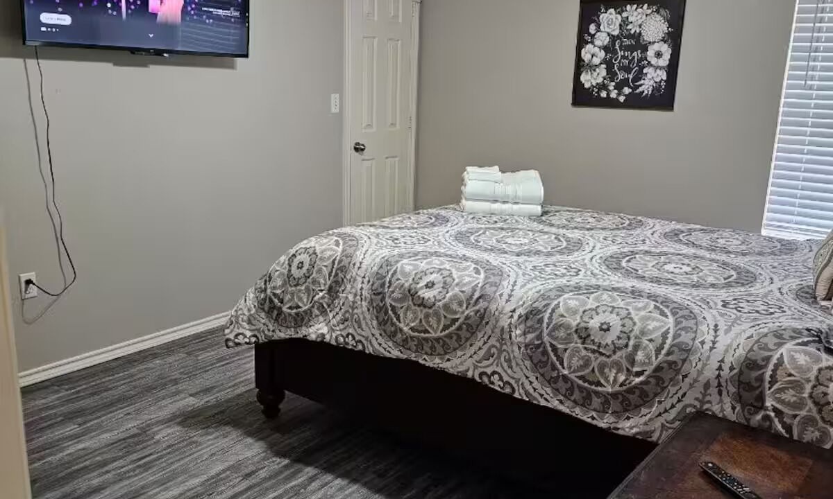 Photo of Bedroom in North by Northwest