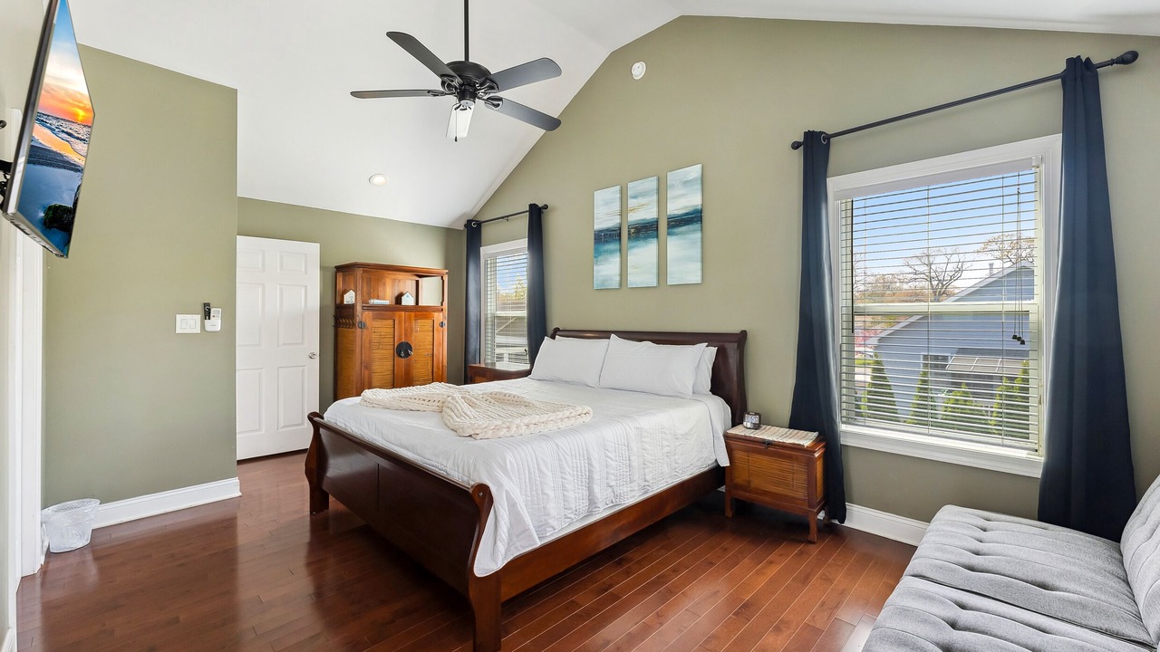 Photo of Bedroom in Town Bank