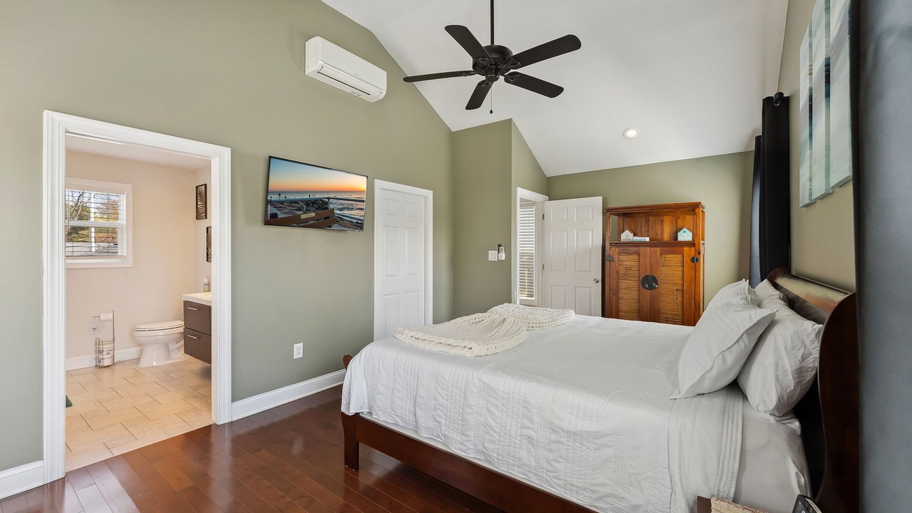 Photo of Bedroom in Town Bank