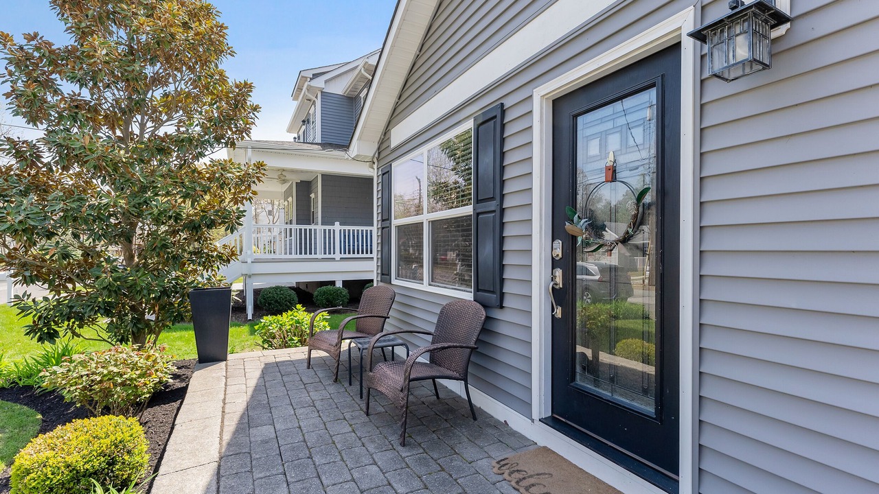 Photo of Patio Balcony in Town Bank