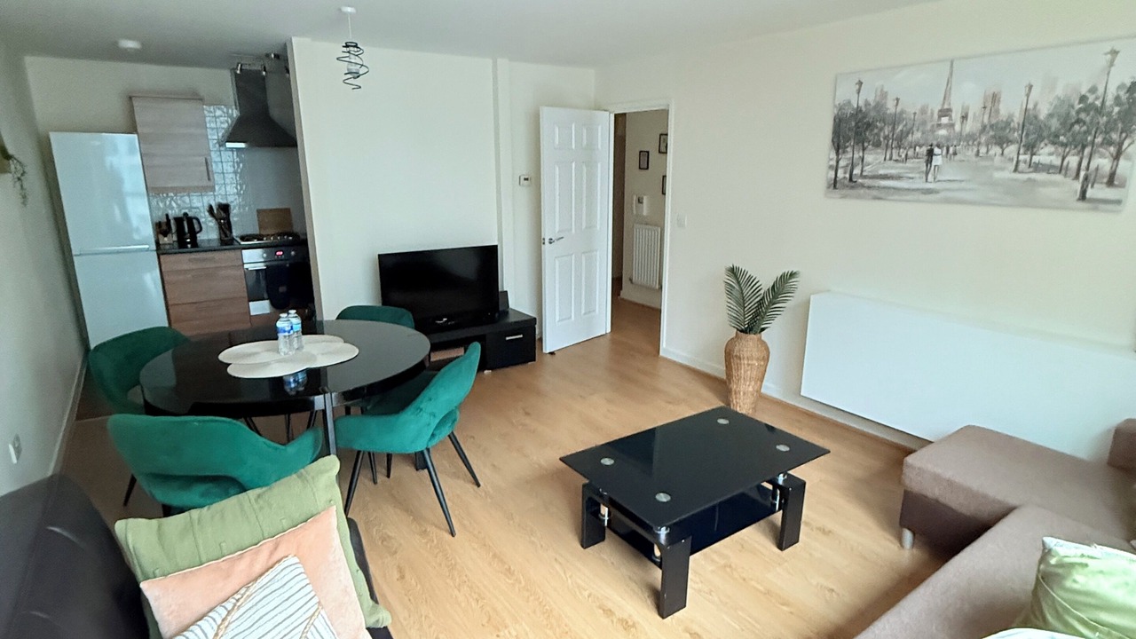 Photo of Livingroom in Central Milton Keynes