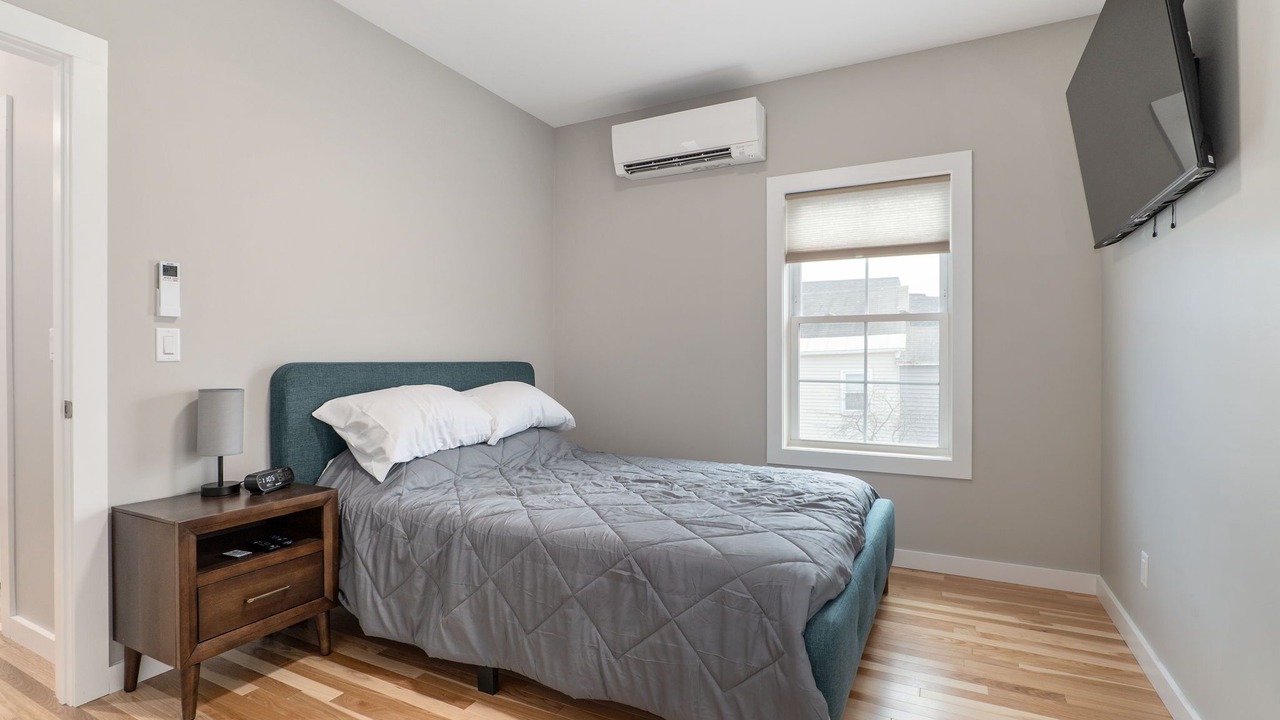 Photo of Bedroom in Stockade Historic District