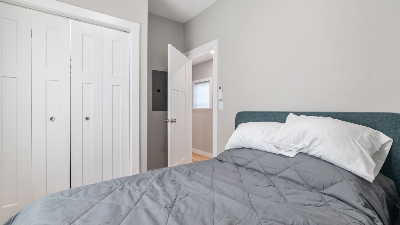 Photo of Bedroom in Stockade Historic District