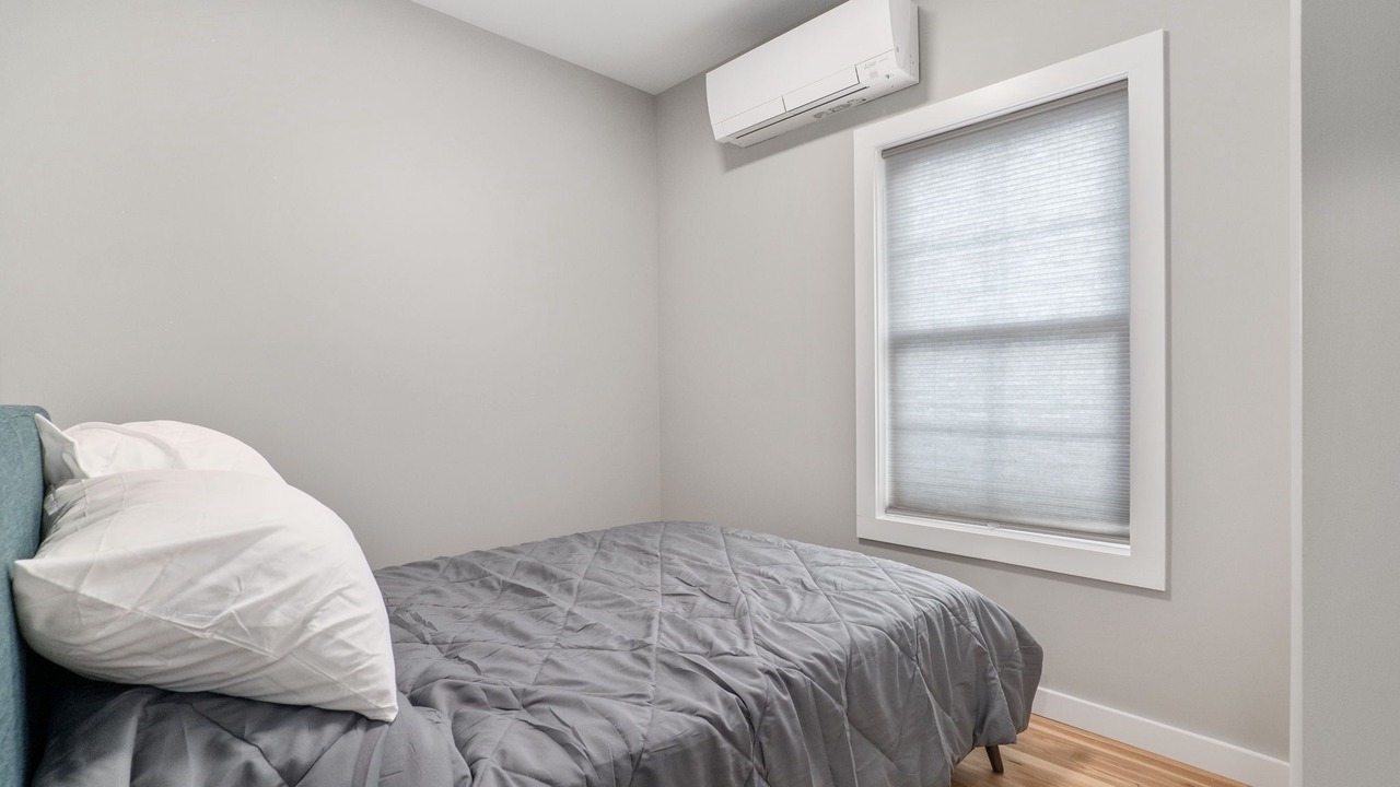 Photo of Bedroom in Stockade Historic District