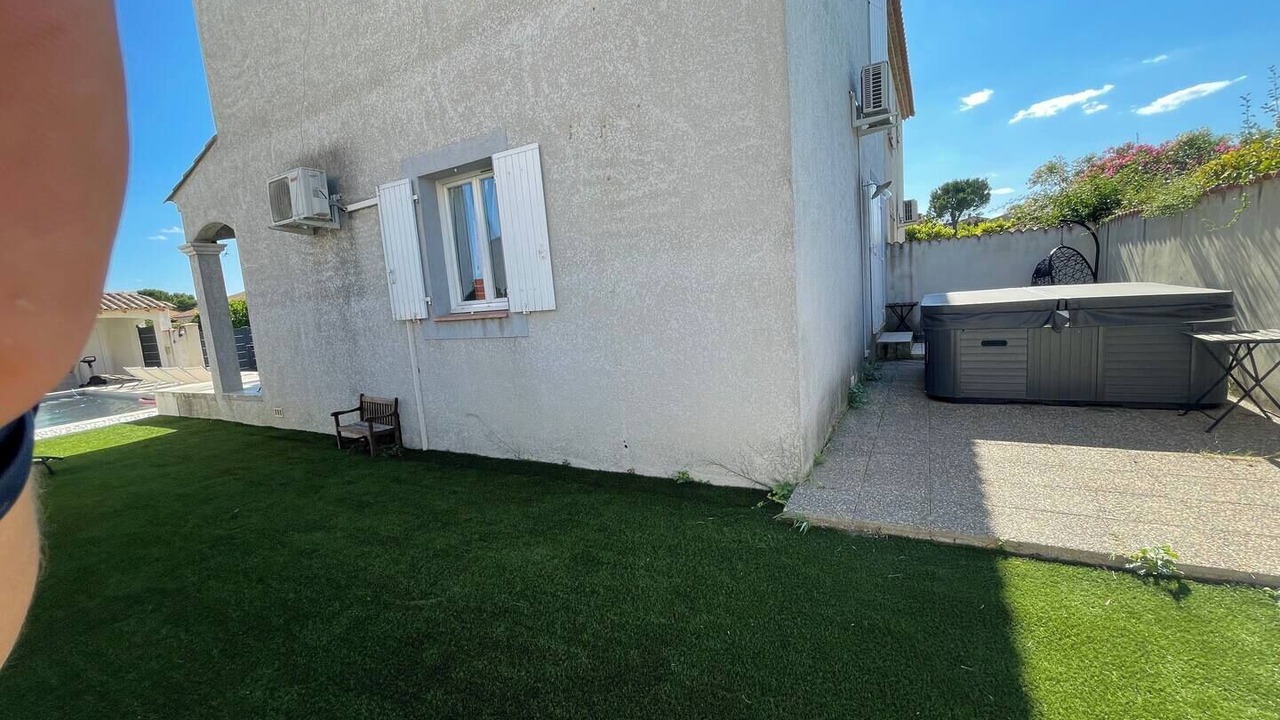 Photo of Patio Balcony in Jonquieres-Saint-Vincent