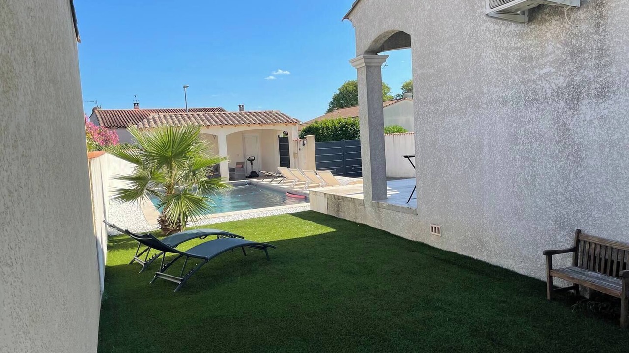 Photo of Patio Balcony in Jonquieres-Saint-Vincent