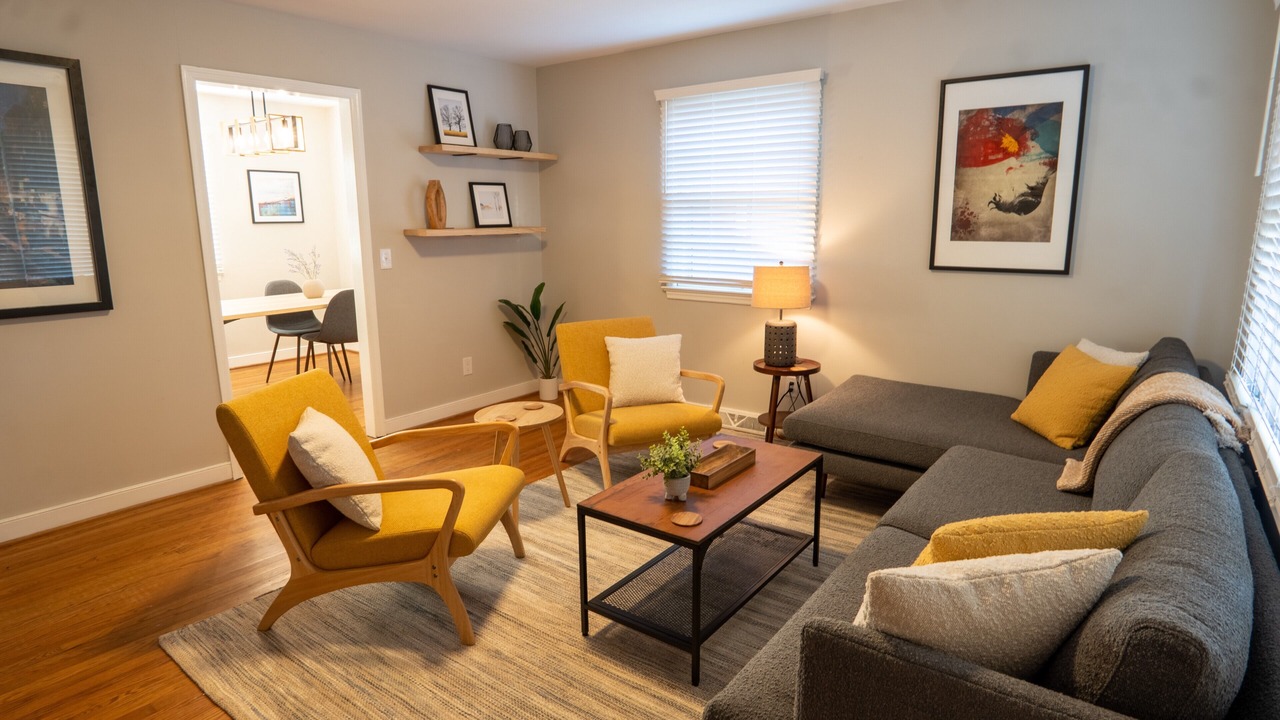 Photo of Livingroom in Locust Grove