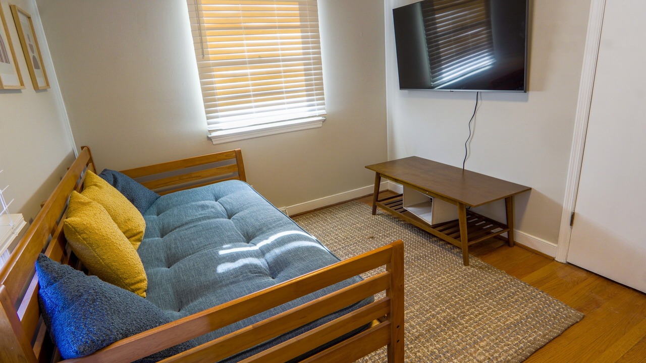 Photo of Livingroom in Locust Grove