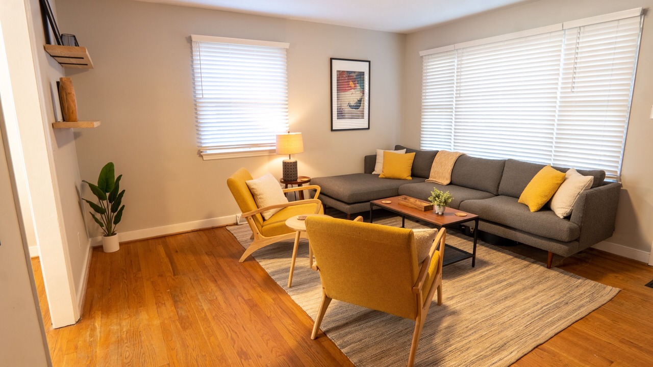 Photo of Livingroom in Locust Grove