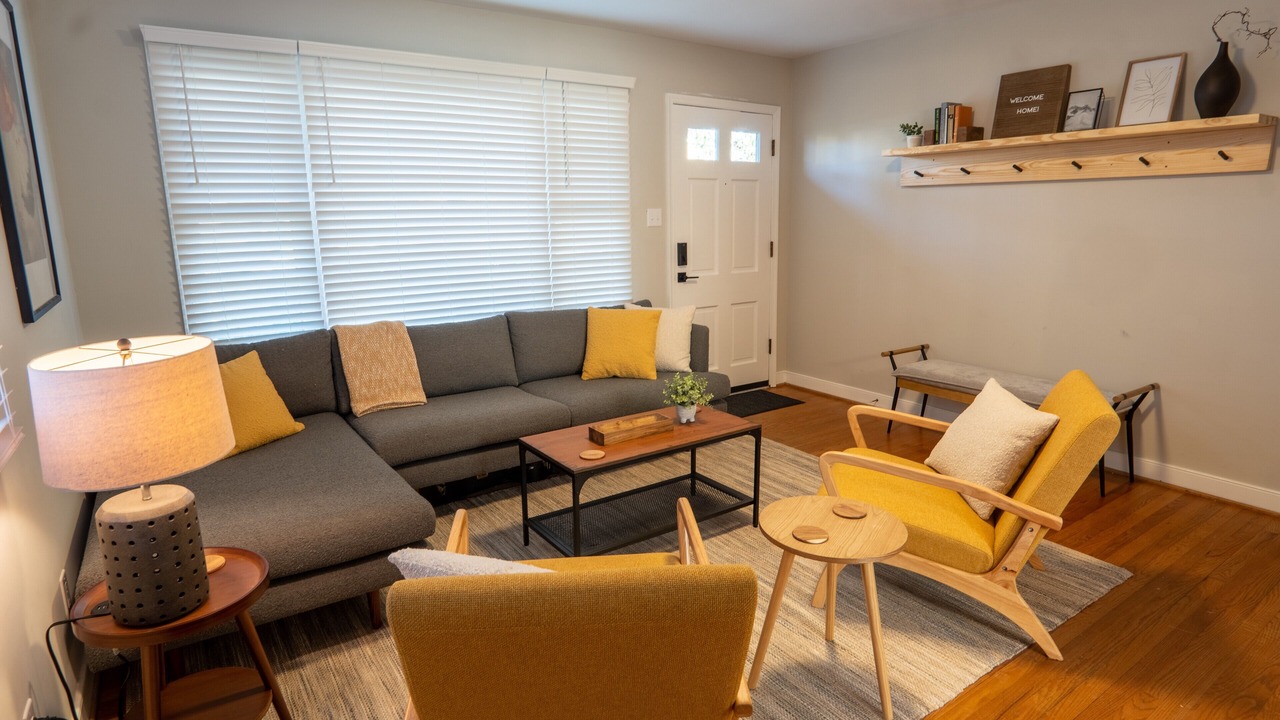 Photo of Livingroom in Locust Grove