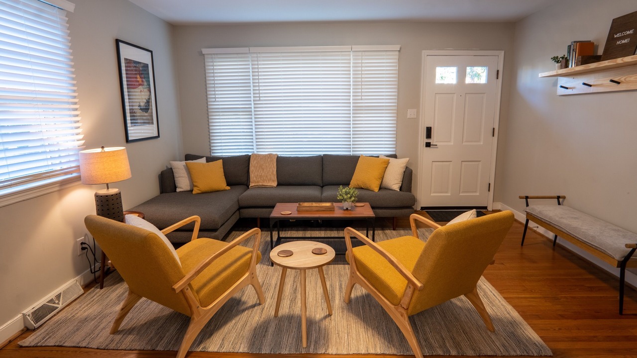 Photo of Livingroom in Locust Grove