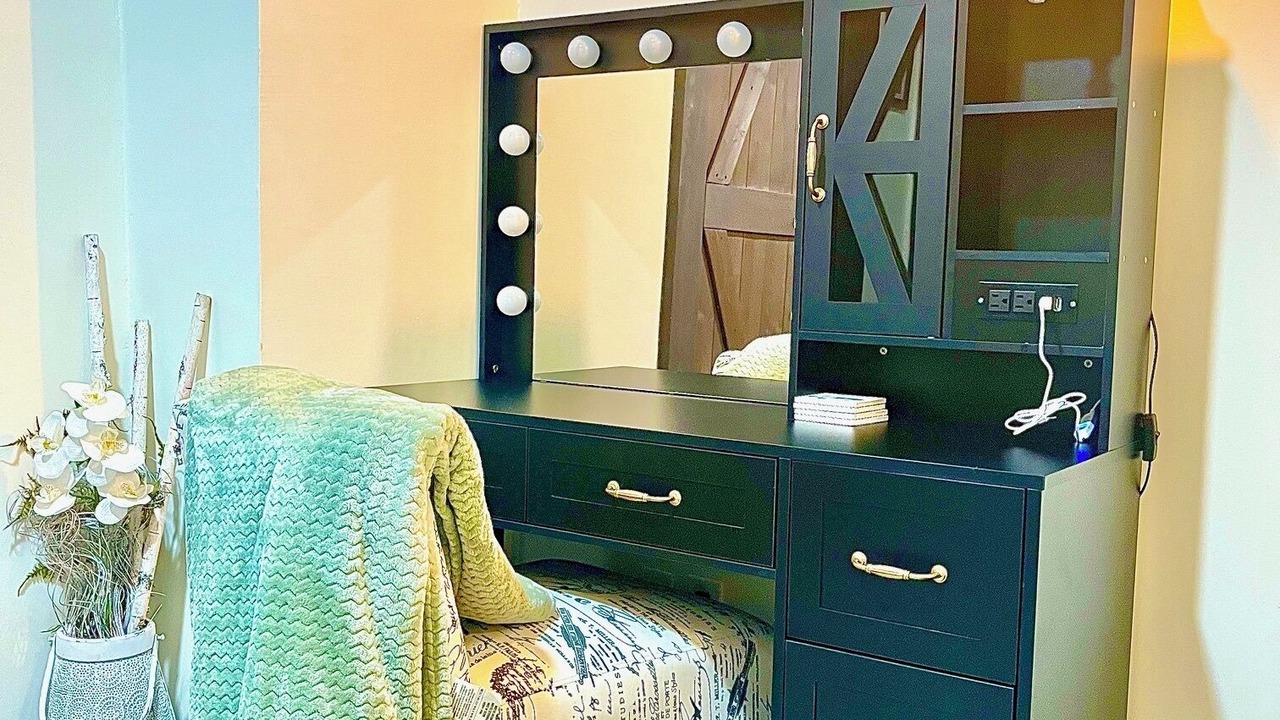 Photo of Bedroom in Eastern Division