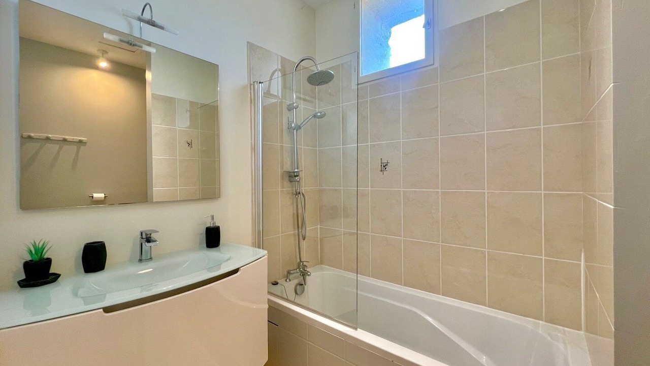 Photo of Bathroom in Uzes
