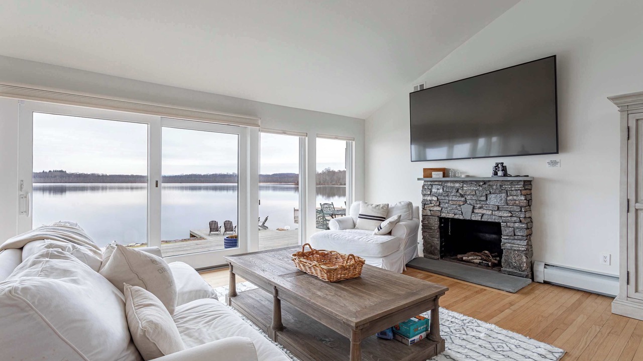 Photo of Livingroom in Middle Hope
