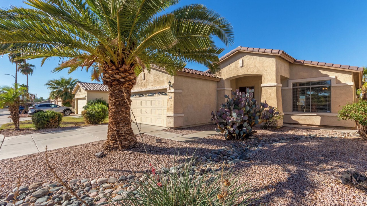 Photo of Outdoor in Garden Lakes