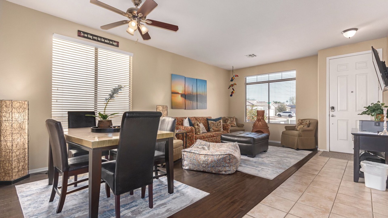 Photo of Livingroom in Garden Lakes