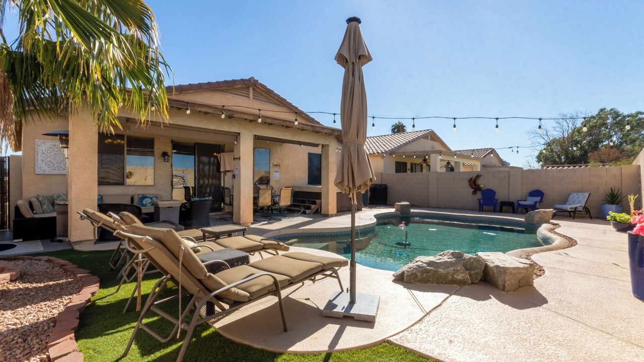 Photo of Outdoor in Garden Lakes
