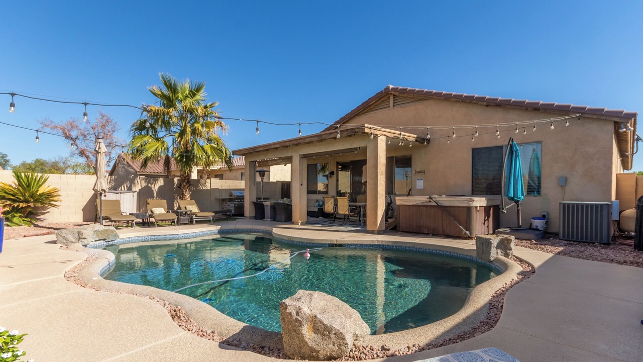Photo of Outdoor in Garden Lakes