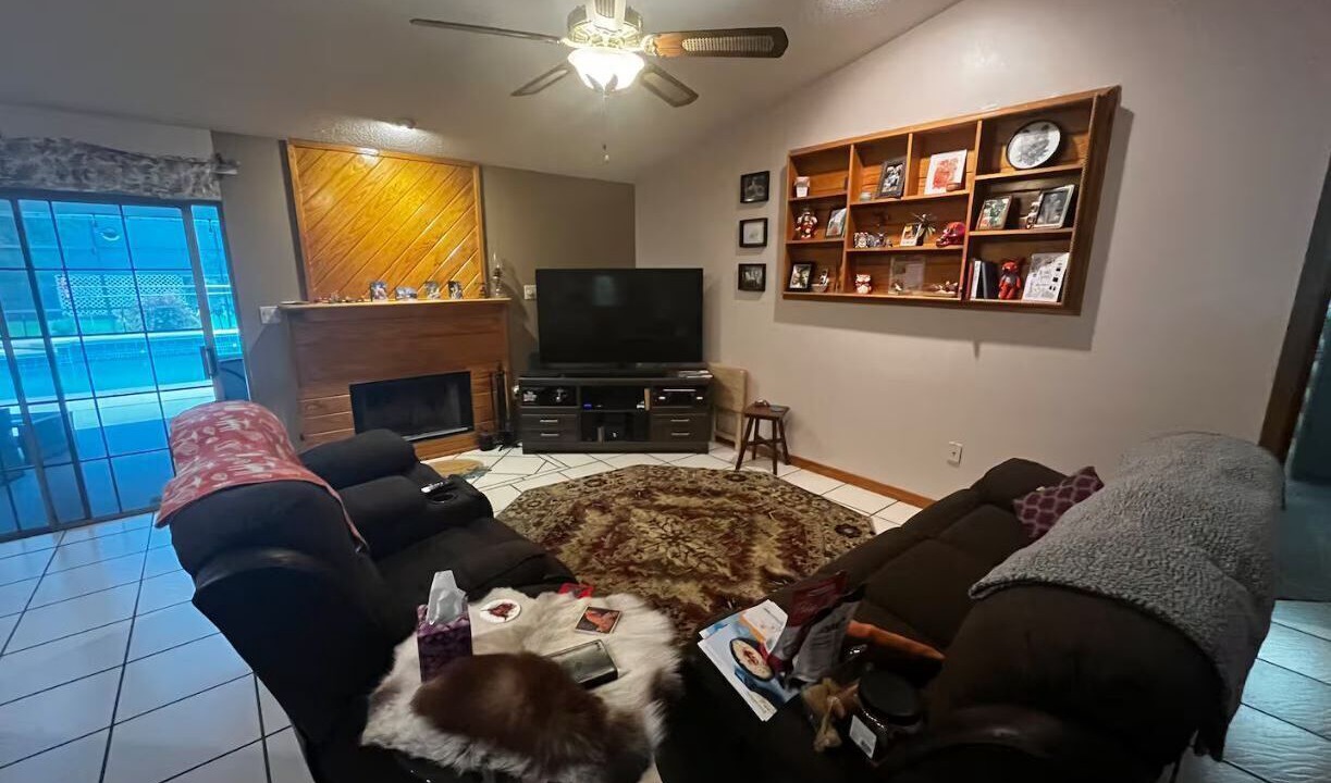 Photo of Livingroom in DeBary