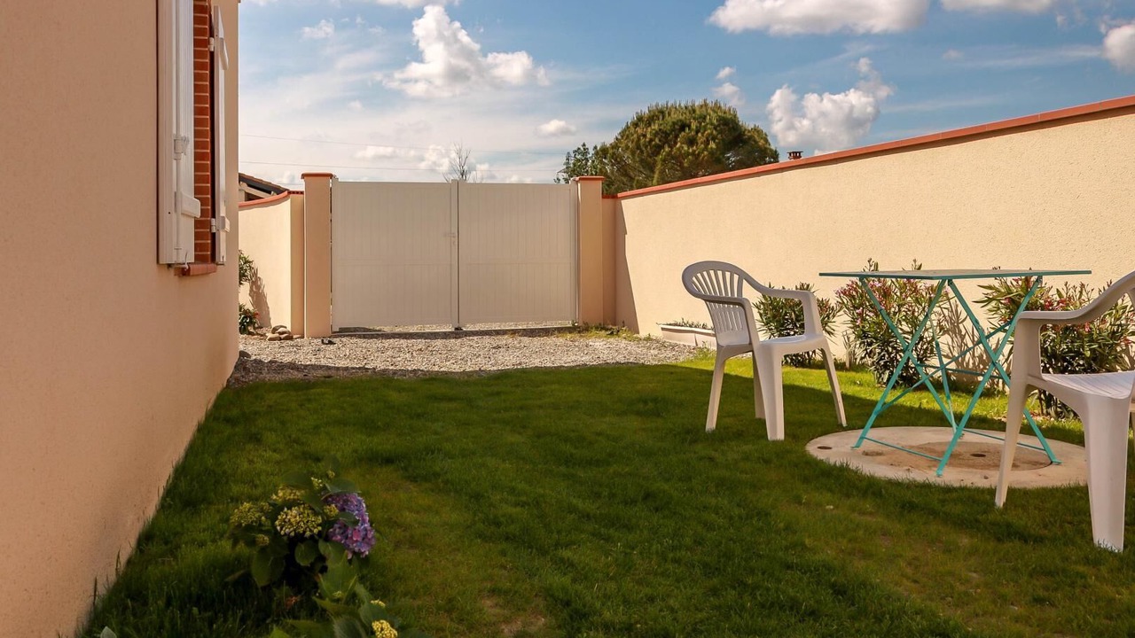 Photo of Patio Balcony in La Salvetat-Saint-Gilles