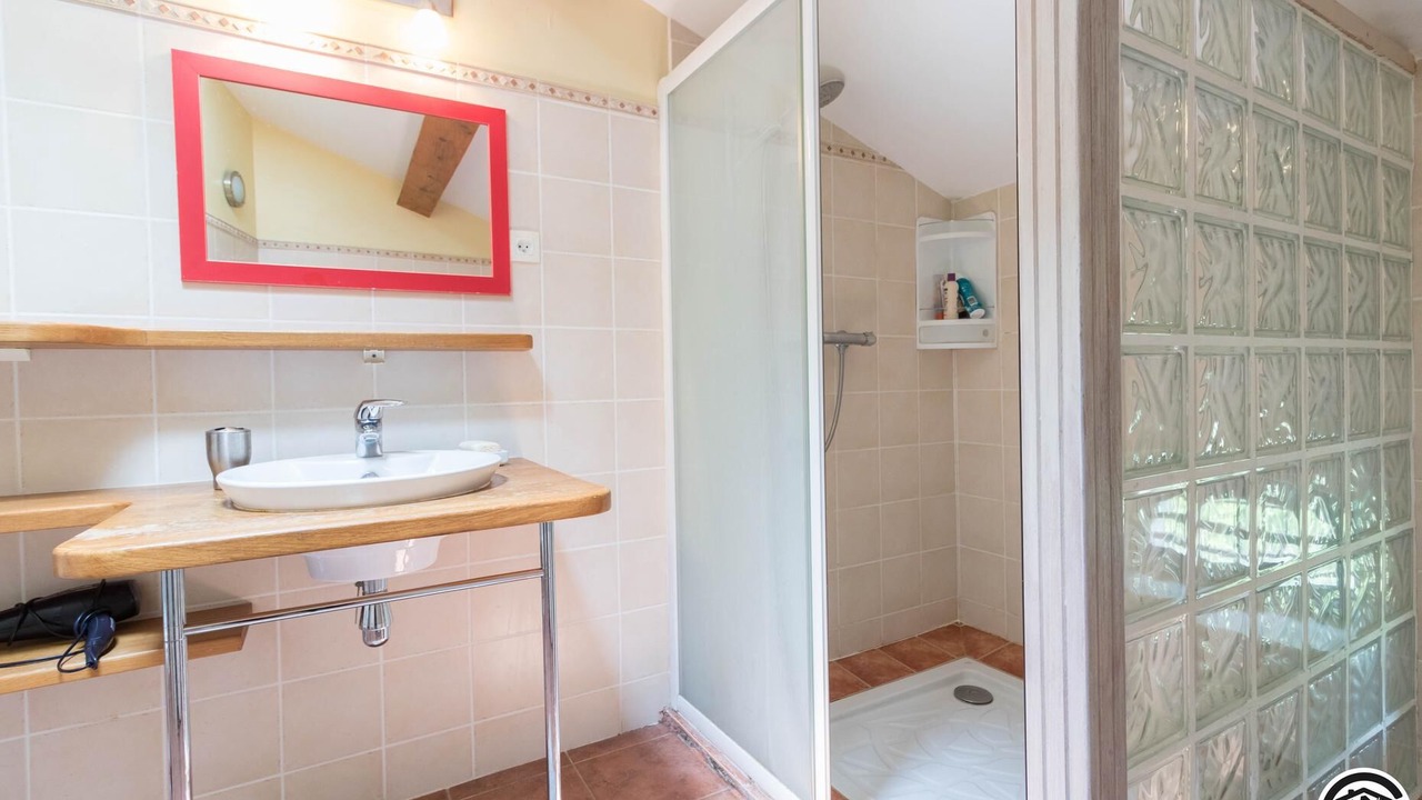 Photo of Bathroom in Auriac-sur-Vendinelle