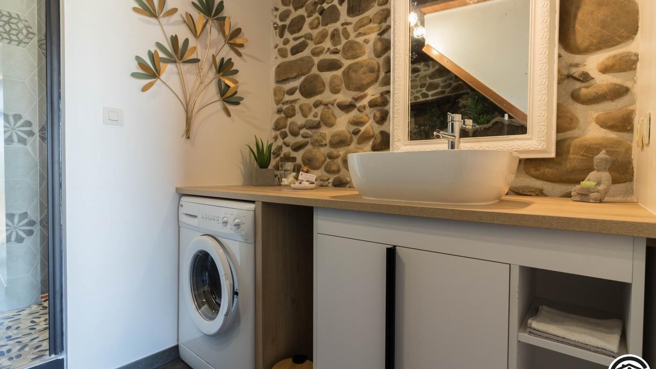 Photo of Bathroom in Villeneuve-Lecussan
